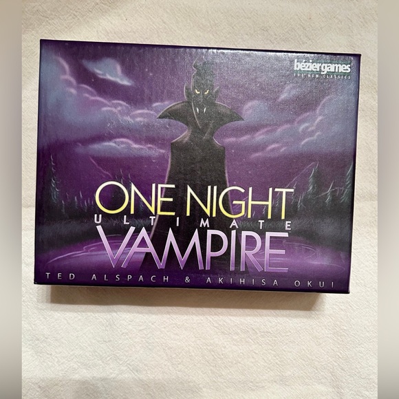 BEZIER GAMES One Night Ultimate Vampire card game. For 3 to 10 players - Picture 2 of 6
